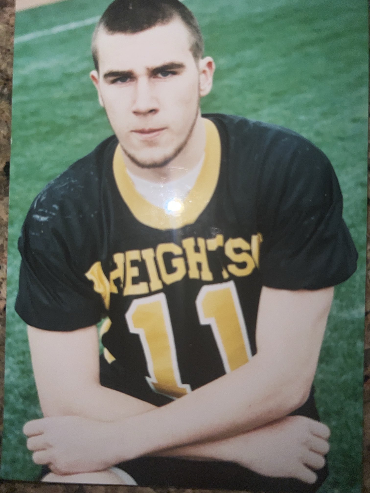 Travis Kelce and Taylor Swift donated $1 million to renovate Travis’s old high school — but when he stepped into the old gym, a message on one worn-out chair made him tear up… Cleveland Heights High had deteriorated after 60 years. Travis funded the full renovation of the field, library, and cafeteria. In the old gym, he spotted a chair with this inscription: “If no one believes in you, believe in yourself – Mom.” It was written by his mom when he almost got expelled at 17…