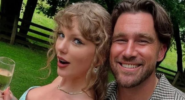 No one can deny the beautiful love story between TE Travis Kelce and Taylor Swift. They consistently show each other the most sincere and caring gestures. Surprisingly, many fans are curious about who truly “takes the lead” in this star-studded relationship. Not leaving fans in suspense, a body language expert has revealed who holds the upper hand in the dynamic between Taylor Swift and Travis Kelce, sending fans into a frenzy of excitement